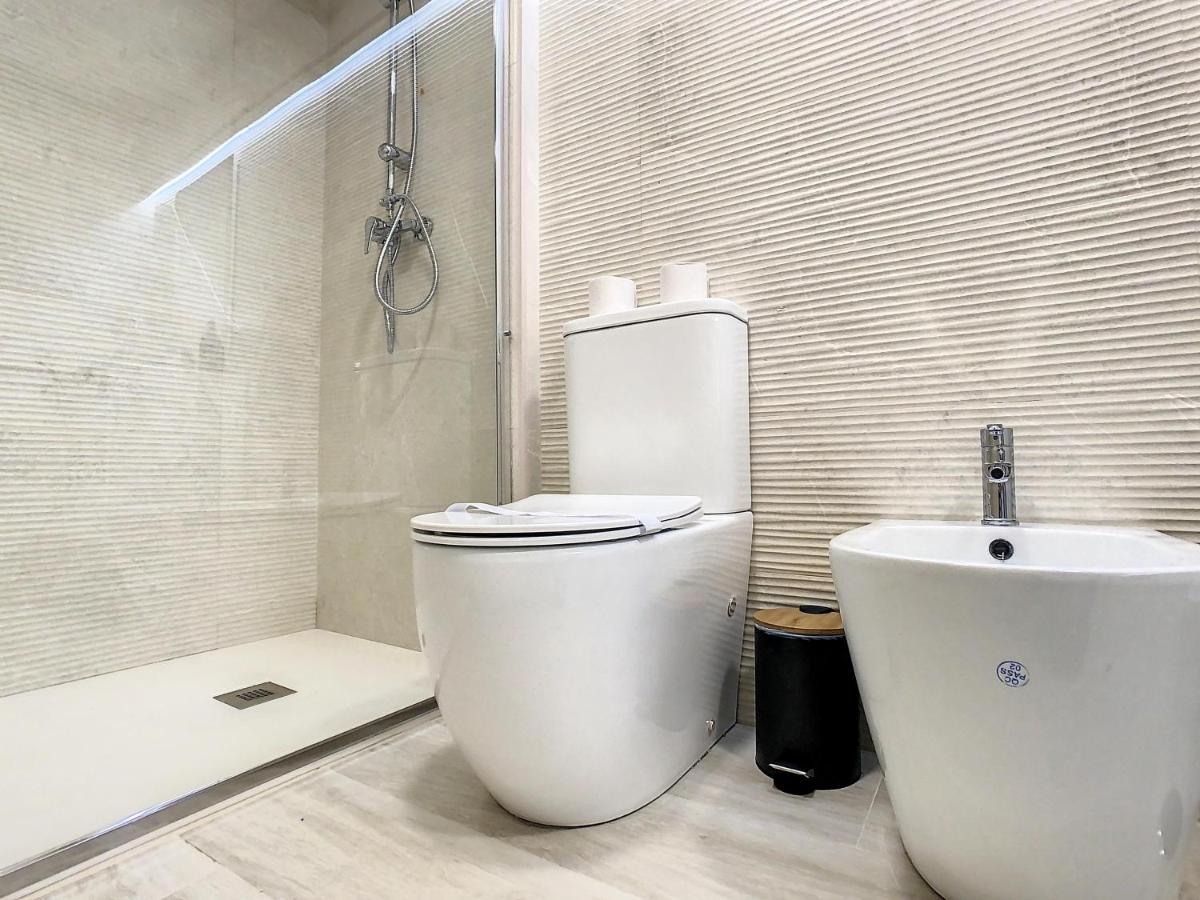 Apartcity Triana Севиля Екстериор снимка