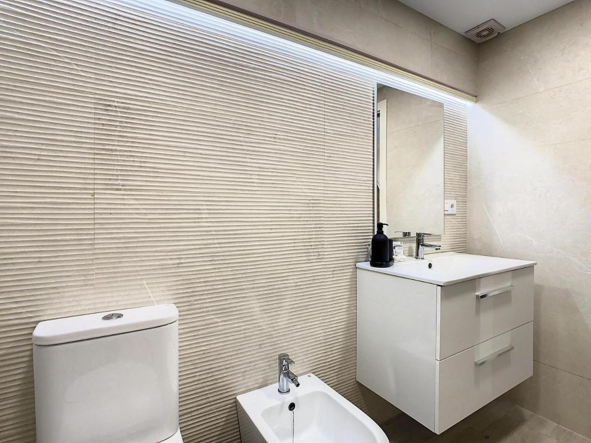 Apartcity Triana Севиля Екстериор снимка